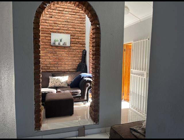 3 BEDROOM HOUSE FOR SALE IN FLORA PARK